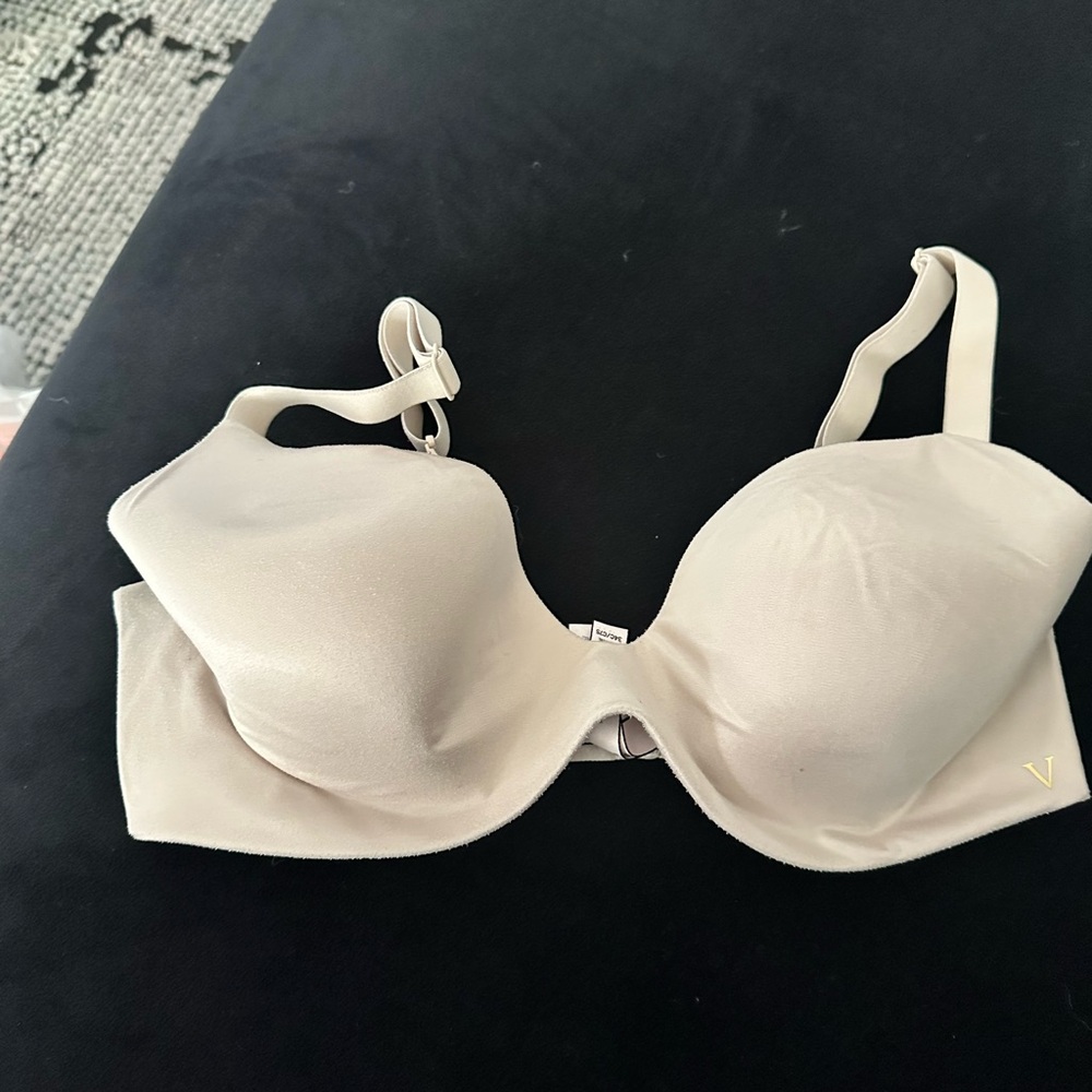victoria secret bra, light lined no underwire
